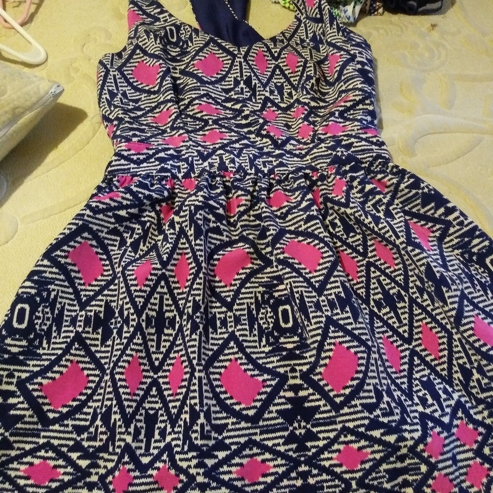 Dresses - Picture 3 of 8